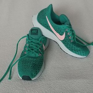 Nike zoom Pegasus 35, green, size 8.5
